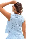 Elegancia veraniega en azul pastel.webp