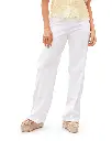 Pantalones blancos y sandalias de esparto.webp