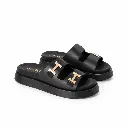 Sandalias Negras ANARA con Herrajes Dorados.webp