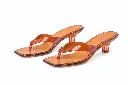 Sandalias ámbar de tacón bajo.webp