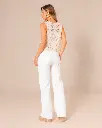 Retrato de moda con crochet y dorado.webp