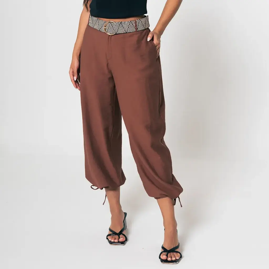 Pantalón con correa bombacho chocolate (S11470)