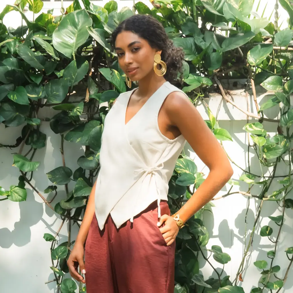 Blusa sisa cruzada de anudar