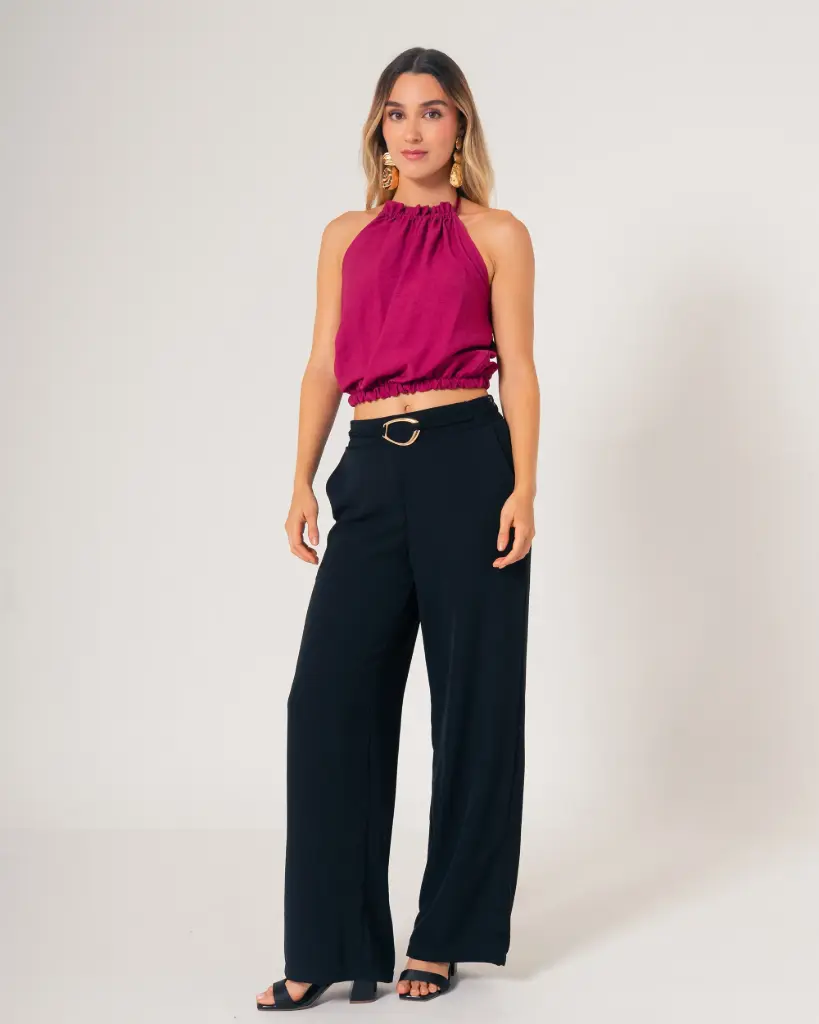 Blusa escote alto espalda descubierta