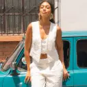 Chaleco estilo crop, con corte en V crema (4254199)
