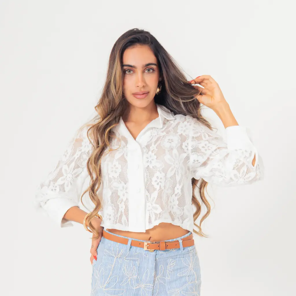 Blusa Camisera con encaje Floral crema (4296448)