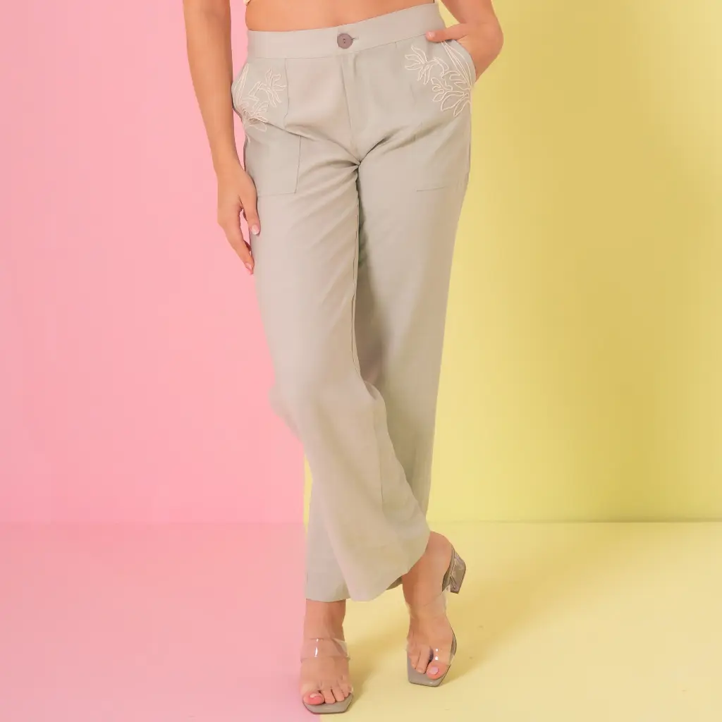 Pantalón recto con bolsillos frontales bordados verde (11710311)