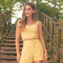 Blusa Crop con Tirantes Anchos amarillo (11710309)