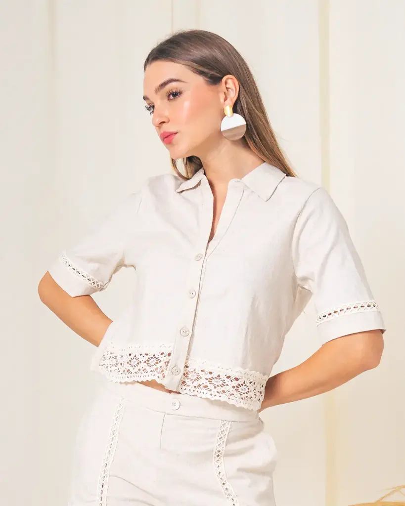 Camisa de manga corta con cuello beige (S11310)