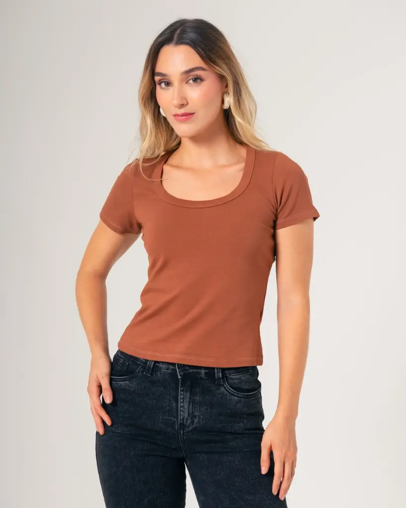 Blusa manga corta con taches en escote chocolate (S11710)