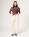 Pantalón recto pretina elástica posterior y taches a los costados arena(S11586)