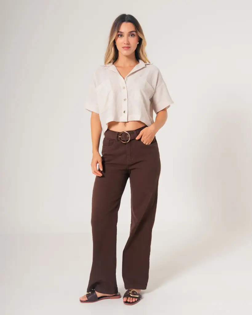 Blusa camisera corta con bolsillos tipo parche arena (S11766)
