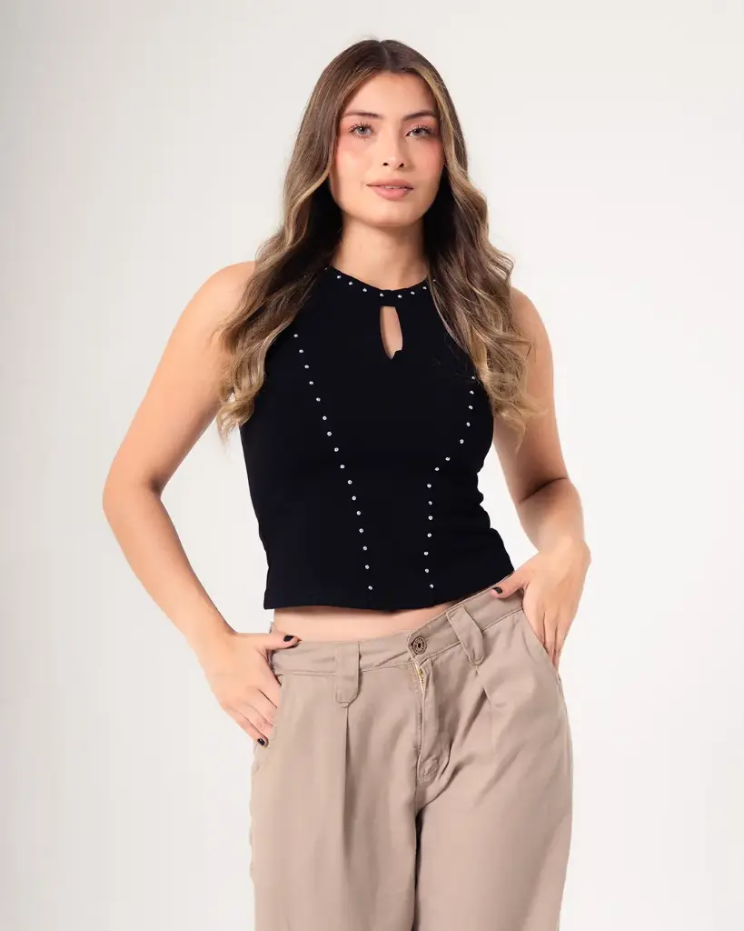 Blusa halter con abertura frontal y taches decorativos negro (S11626)