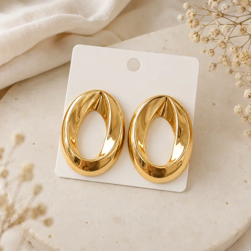 Aretes dorados ovalados