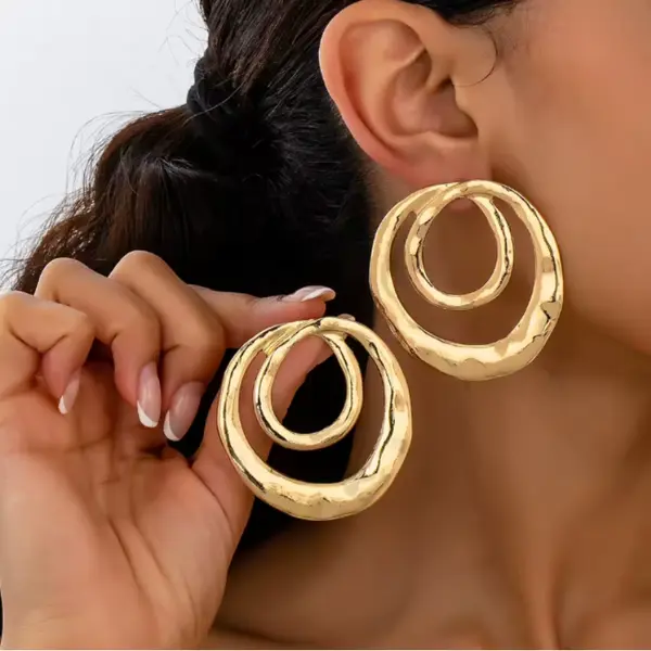 Aretes dorados de aros