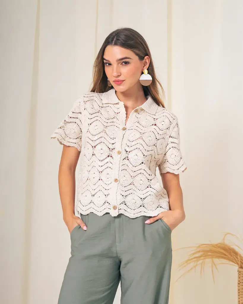 Blusa tejida de manga corta beige