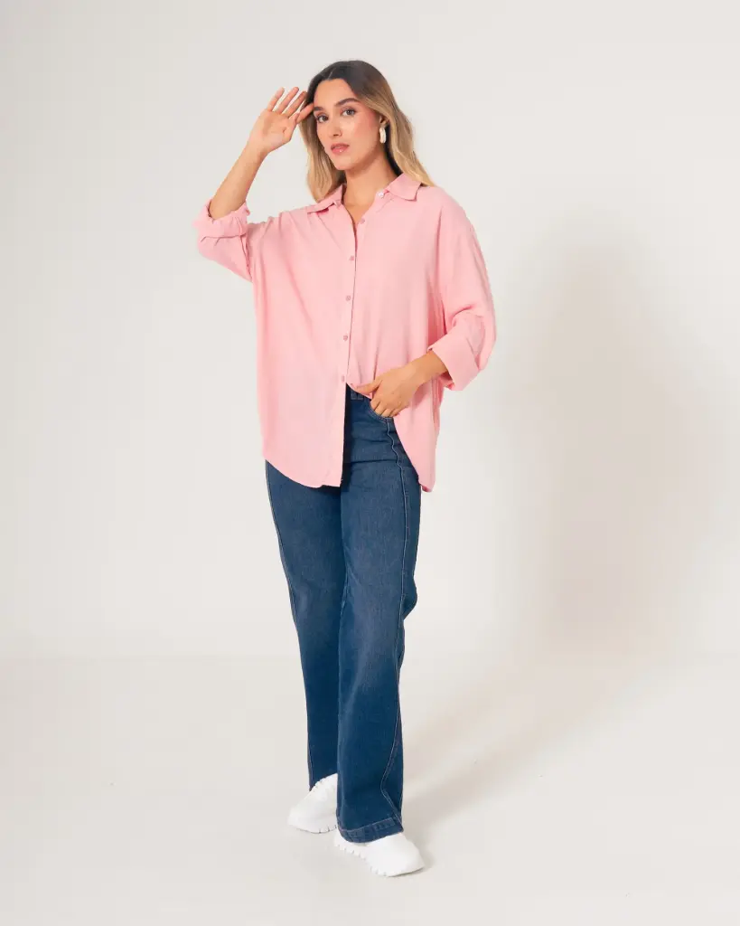 Camisa manga larga, cuello camisero y botones frontales rosado