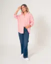 Camisa manga larga, cuello camisero y botones frontales rosado