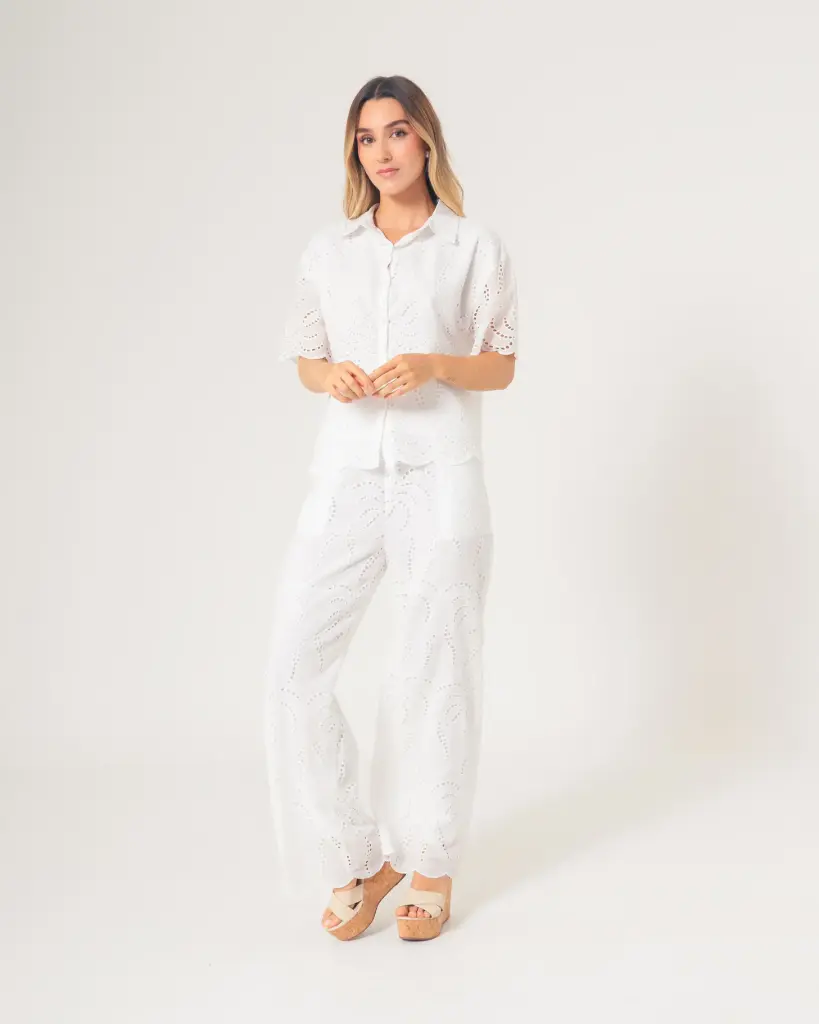 Blusa Calada con Cuello y Botones Blanca