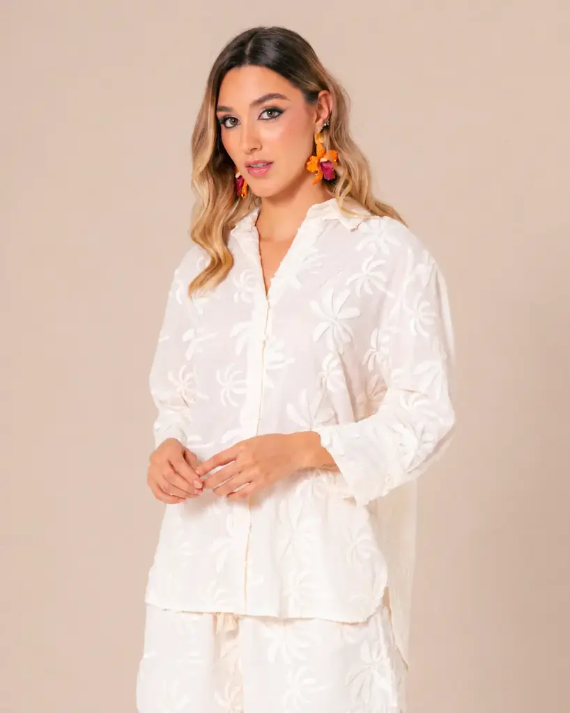 Camisa manga larga con tejido bordado Beige