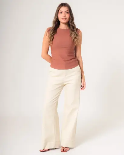 Pantalón corte ancho en bota