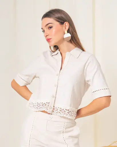 Camisa de manga corta con cuello beige (S11310)