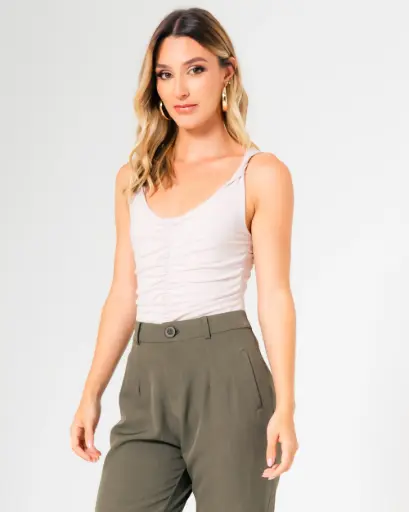 Body con drapeado frontal y escote en v camel (S11787)