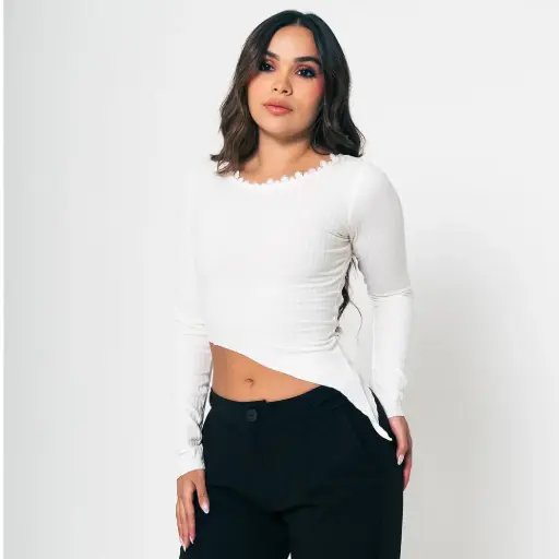 Blusa manga larga asimetrica encaje en escote natural
