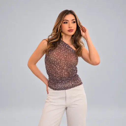 Blusa de un solo hombro en mesh, surcido al costado CAFÉ BAMBI (B151)